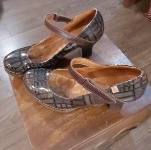 The art company shoes